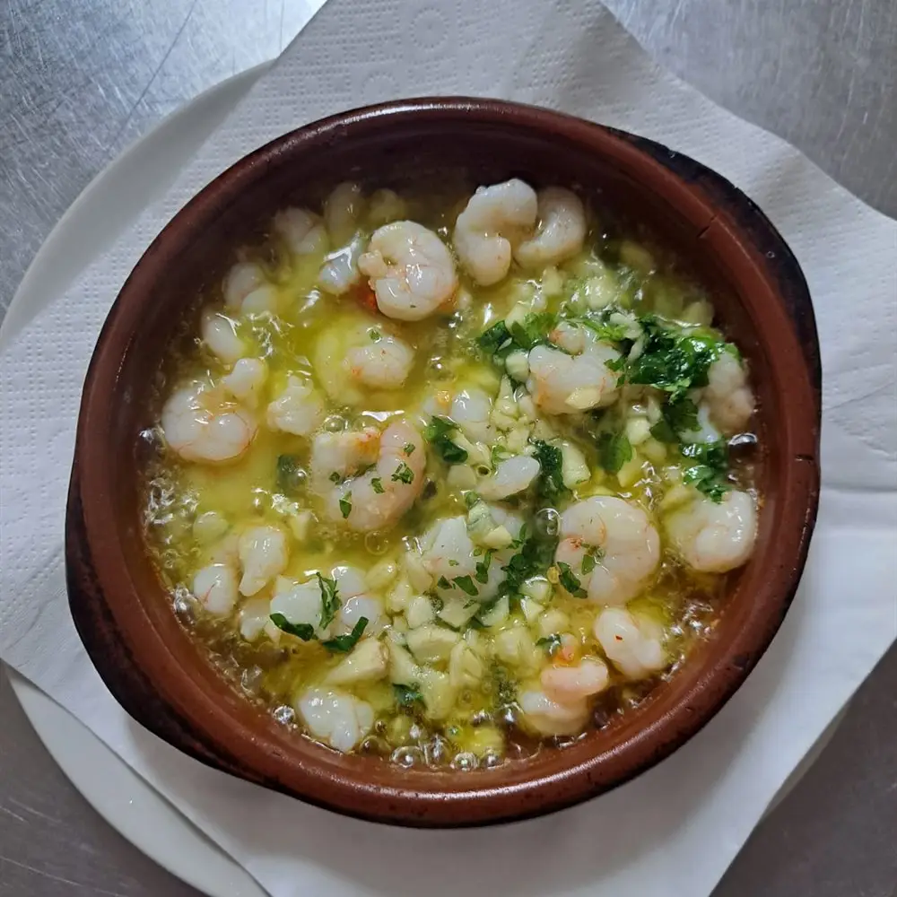 Gambas al ajillo del Café Bar Los Arcos