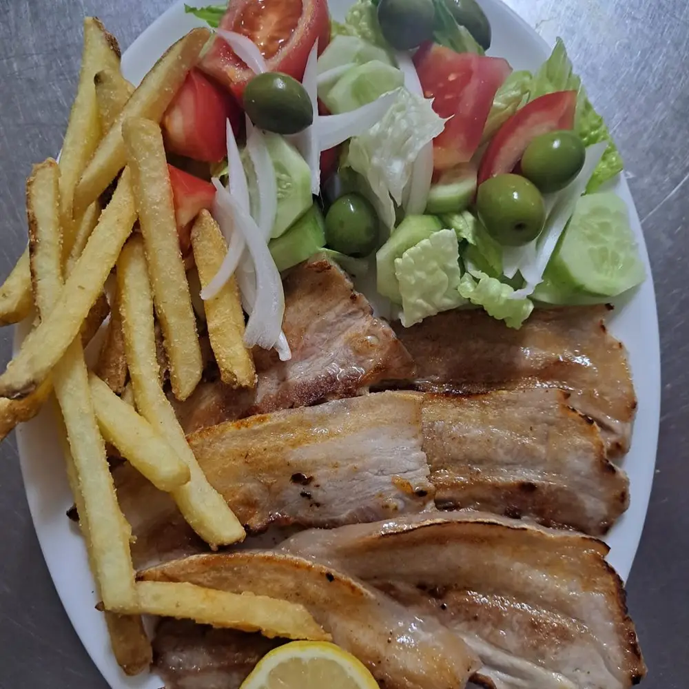 Plato combinado del Café Bar Los Arcos